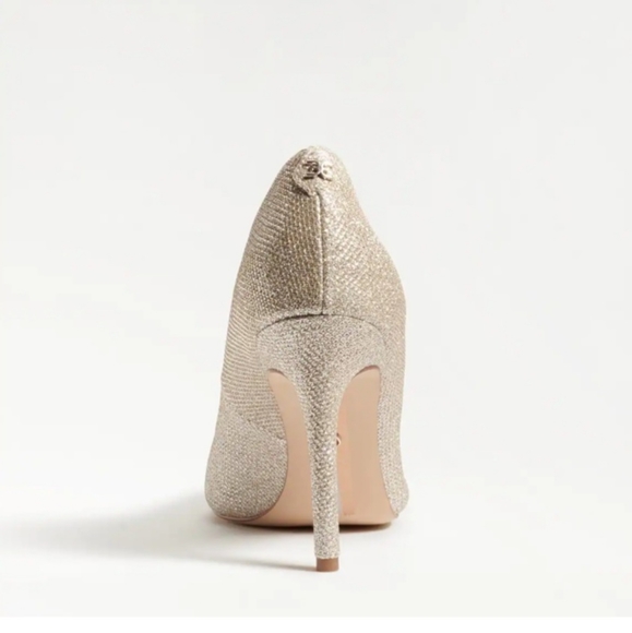 Heels/Pumps - Picture 3 of 6